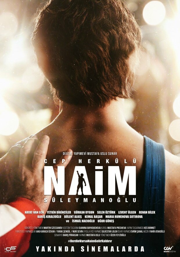 La gente imposta il poster del film Naim