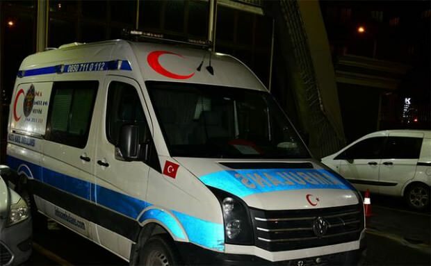 Un'ambulanza stava aspettando Cem Yılmaz, che aveva uno spettacolo, alla porta!