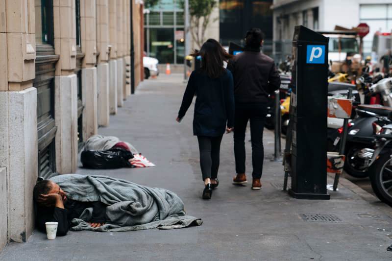 Il numero di senzatetto aumenta a Hollywood a causa della corona