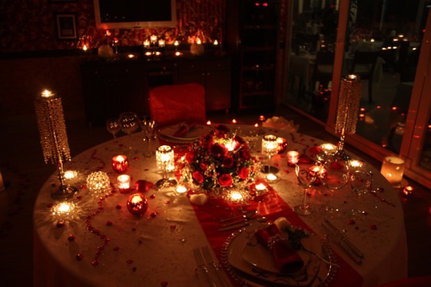 Proposta di matrimonio a lume di candela