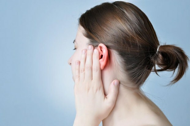 Che cos'è la perdita dell'udito con inclinazione inversa? Si svegliò una mattina e cominciò a non sentire gli uomini