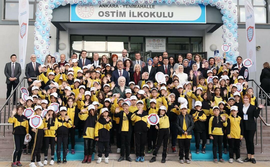 Emine Erdoğan ha visitato la scuola elementare di Ostim
