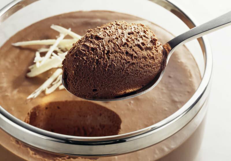 Come preparare in casa il dessert con la mousse? La ricetta della mousse al cioccolato più semplice
