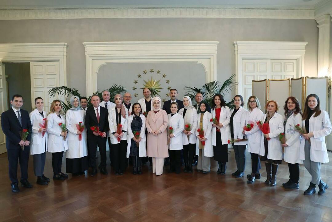 Emine Erdoğan ha incontrato il team medico della presidenza