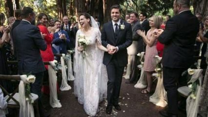 La star di Hollywood Hilary Swank è sposata!