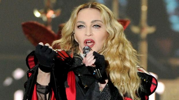 Chiamato Madonna: Cantare sul palco degli assassini