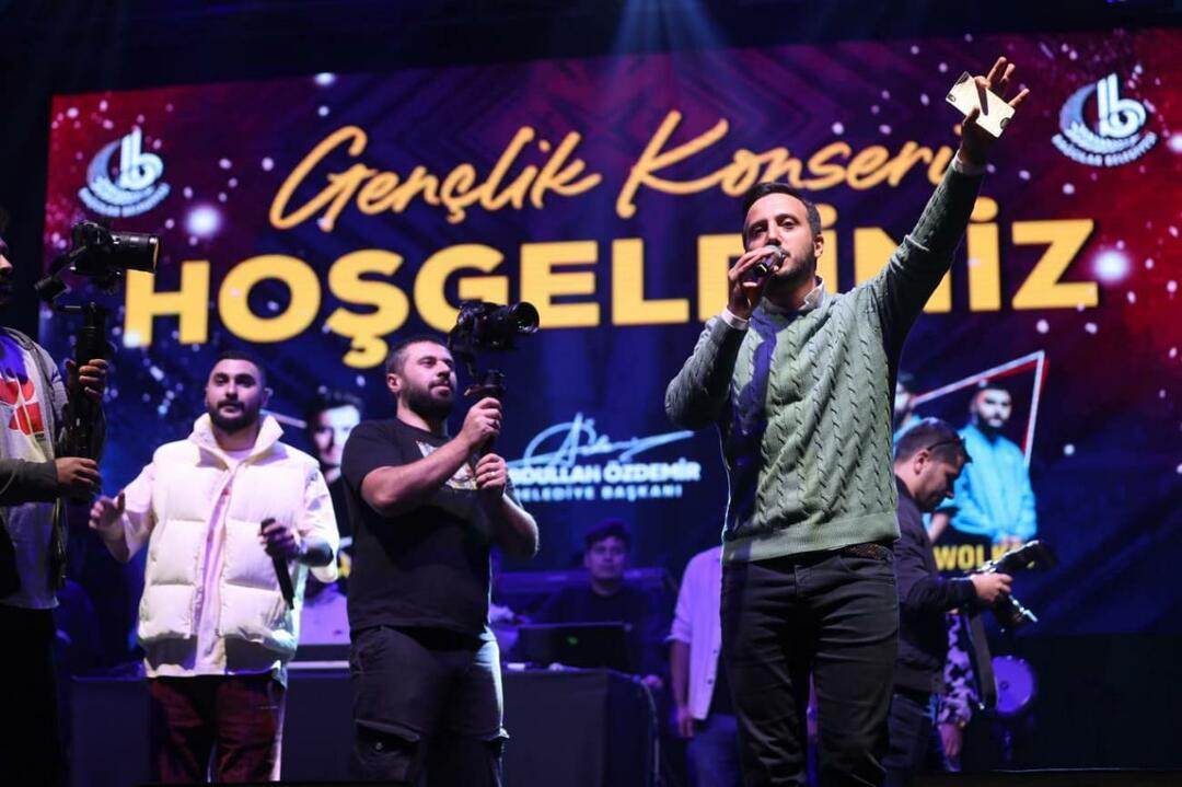 Mustafa Ceceli ha soffiato come un vento al concerto dei giovani a Bağcılar!