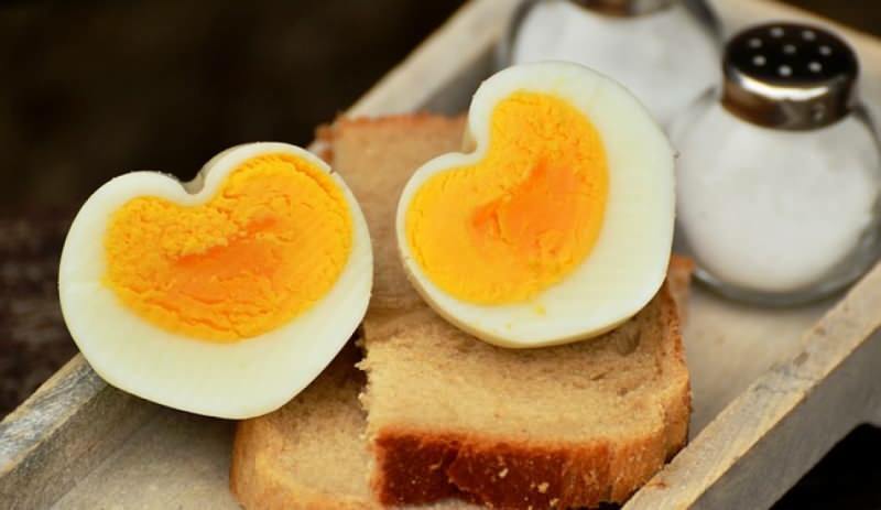 Come dovrebbe essere conservato l'uovo sodo? Suggerimenti per la bollitura ideale delle uova