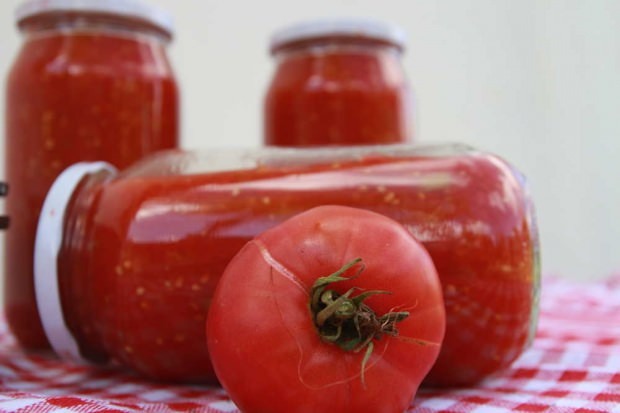 Come preparare i pomodori in scatola a casa? Suggerimenti per preparare i menemen invernali
