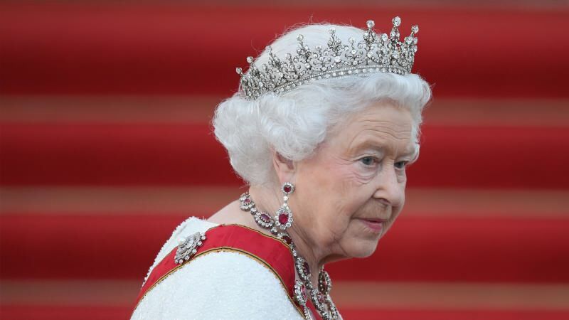 La regina Elisabetta, 93 anni, lasciò il palazzo per paura del virus della corona!