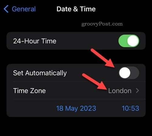 Disattivazione del fuso orario automatico su iPhone