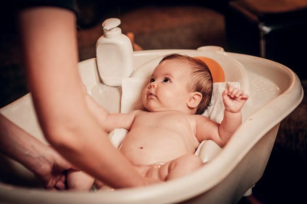 Come lavare un bambino da solo?