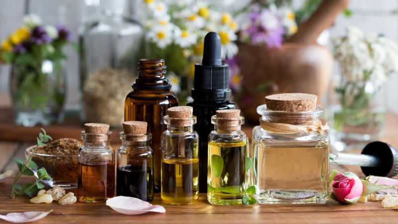 Un rimedio per mille guai: come preparare uno spray aromaterapico? Cosa c'è nell'olio per aromaterapia?