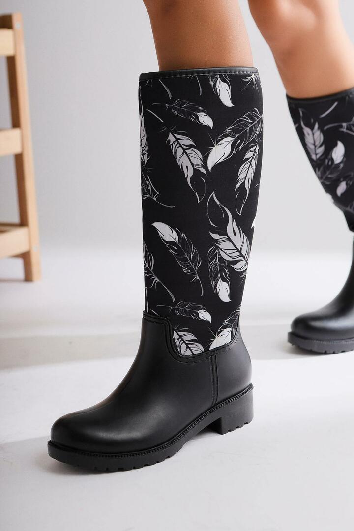 Stivali da pioggia con stampa di piume nere