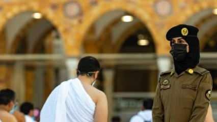 Una prima in Arabia Saudita: le donne ufficiali garantiranno la sicurezza durante le visite di hajj e umrah