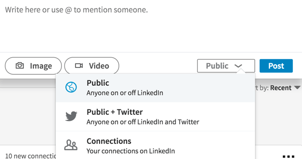 Per rendere un post di LinkedIn visibile a chiunque, seleziona Pubblico dall'elenco a discesa.