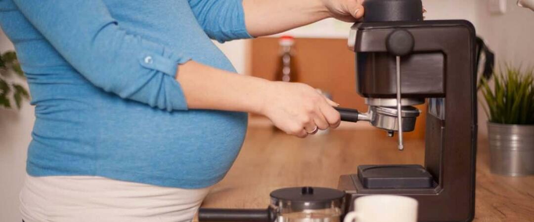 Mezza tazzina di caffè al giorno durante la gravidanza accorcia l'altezza del bambino di 2 cm