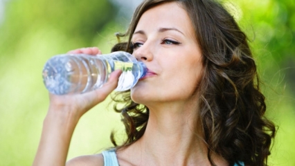 7 situazioni in cui non dovresti bere acqua