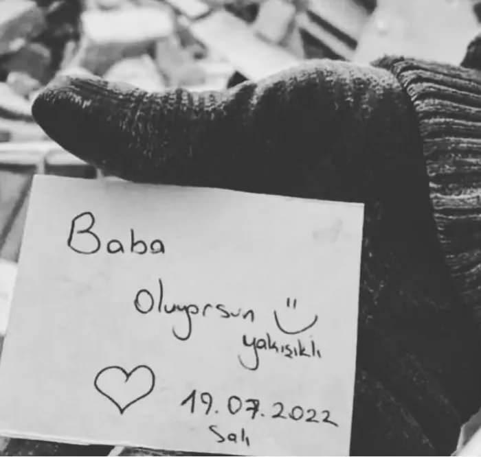 Ceydan Düvenci ha condiviso la nota del sopravvissuto al terremoto