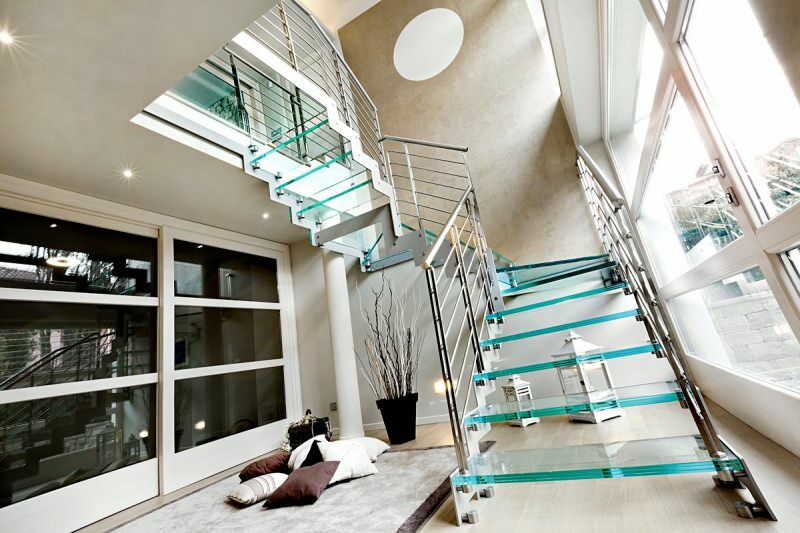 I modelli di scale più eleganti e utili per appartamenti duplex