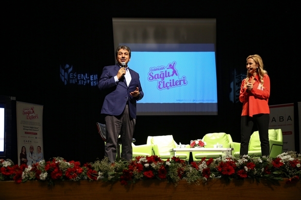 'Mustafa Sandal' ha partecipato all'evento delle donne di Esenler
