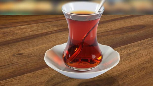 Cosa succede se bevi 20 tazze di tè al giorno?