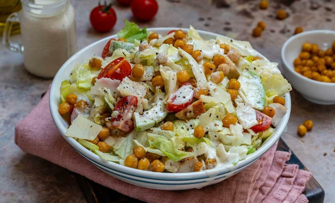 Da dove viene l'insalata Caesar (Cesare)? Come preparare l'insalata caesar più semplice?