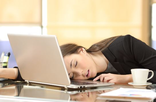improvvisi attacchi di sonno nell'ambiente di lavoro possono causare eccessive malattie del sonno