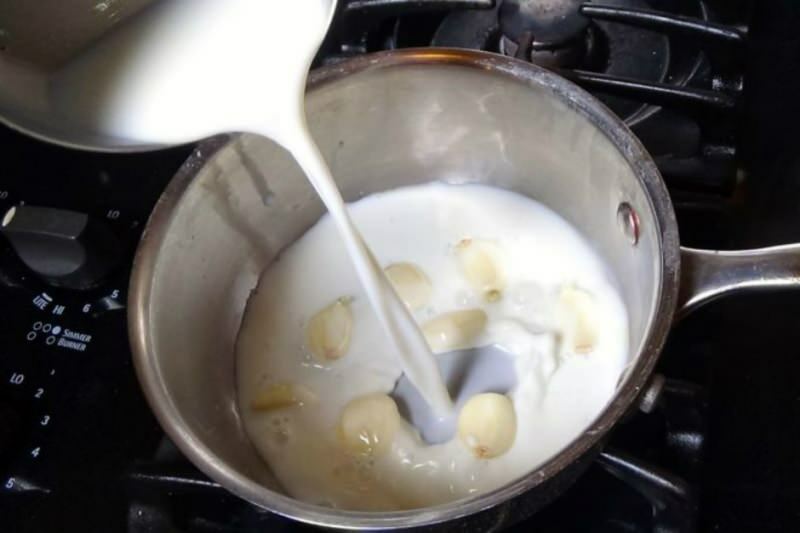 Come viene prodotto il latte all'aglio? Cosa fa il latte all'aglio? Preparazione del latte all'aglio ...