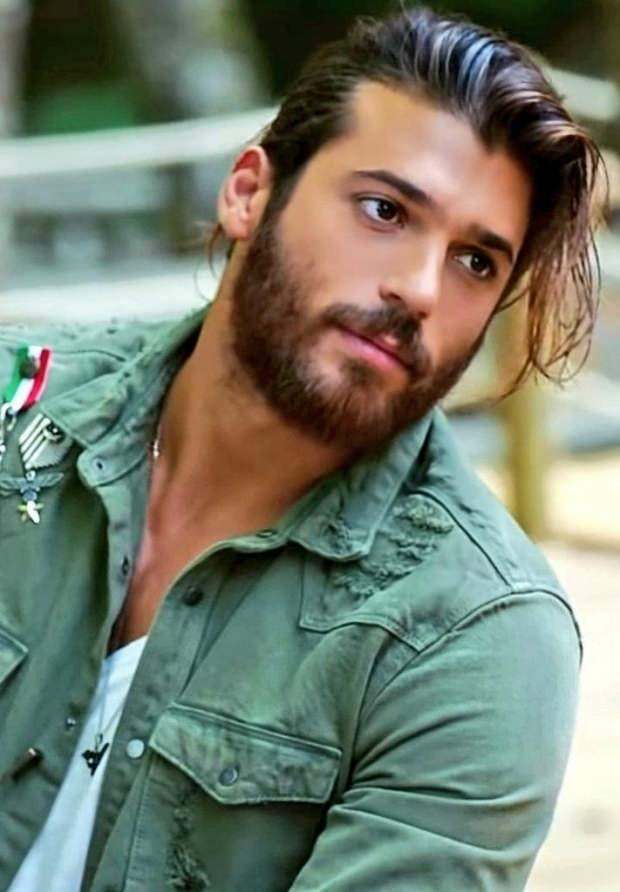 Can Yaman condivide