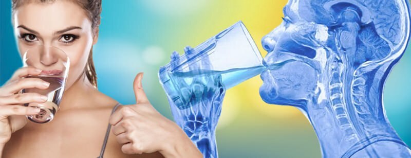 Quali sono i benefici dell'acqua potabile? Come bere acqua per indebolire?