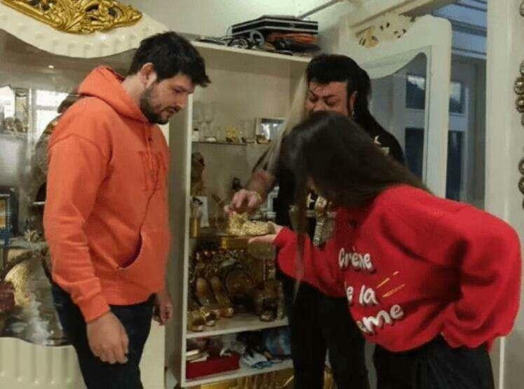 Fırat Albayram e Ceyda Town Cobra hanno visitato la casa di Murat 