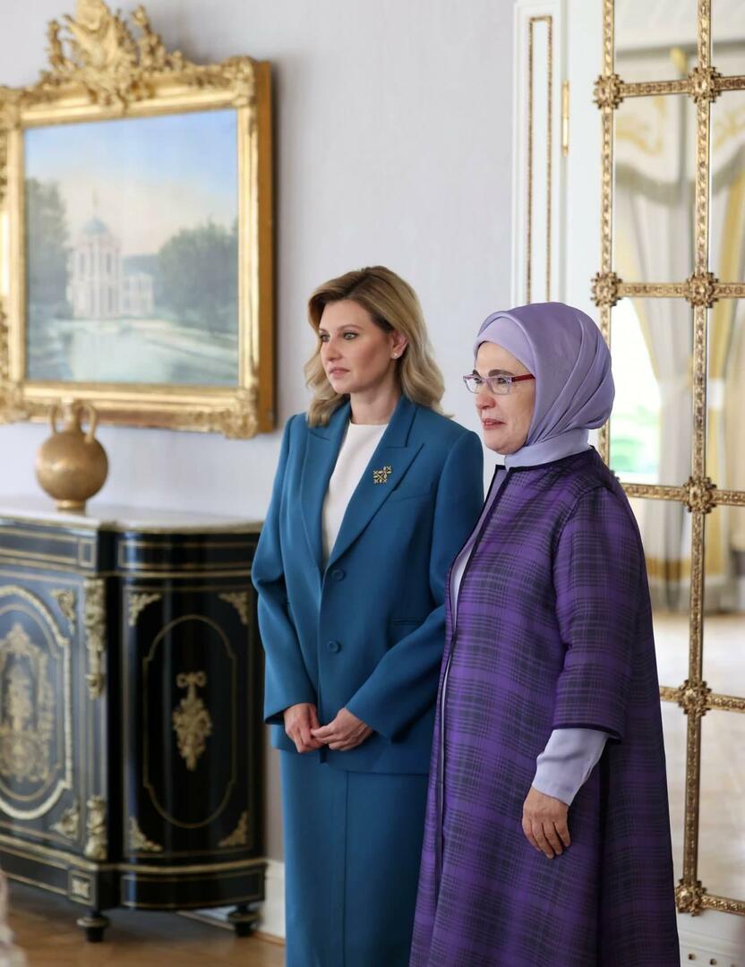 Emine Erdoğan ha ospitato Olena Zelenskaya, la moglie del presidente dell'Ucraina