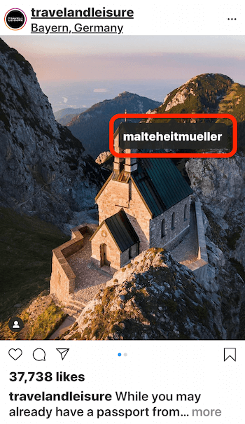 post instagram di @travelandleisure che mostra la foto di una casa sul bordo di una montagna con vista sull'acqua che tagga @malteheitmueller nell'immagine