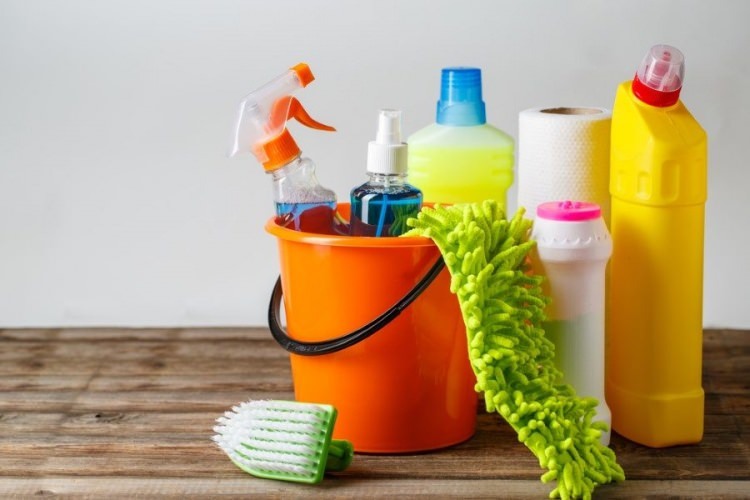Quali prodotti per la pulizia non devono essere mescolati insieme?