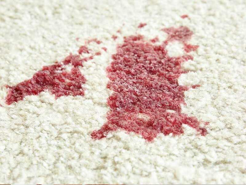 come rimuovere la macchia di gelso dal tappeto?