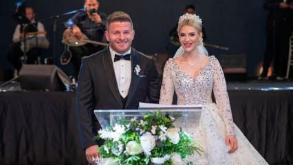Gli ex concorrenti di Survivor İsmail Balaban e İlayda Şeker a un matrimonio ad Antalya