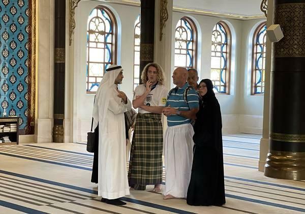 I turisti in Qatar incontrano le bellezze dell'Islam