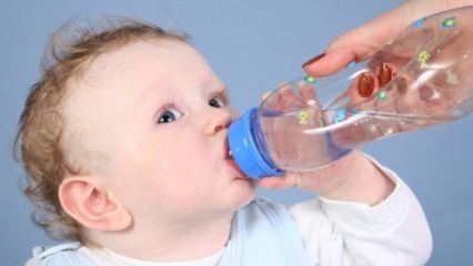 Ai bambini dovrebbe essere data acqua?