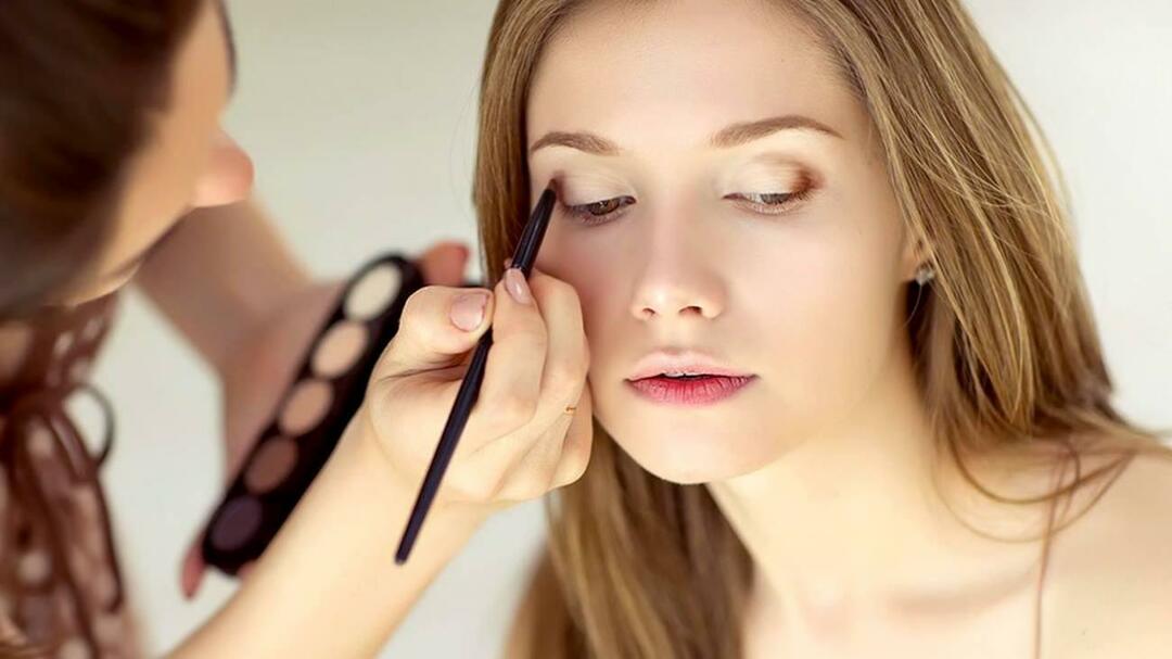 Come realizzare un trucco perfetto? Brilla tutto il giorno con 10 articoli