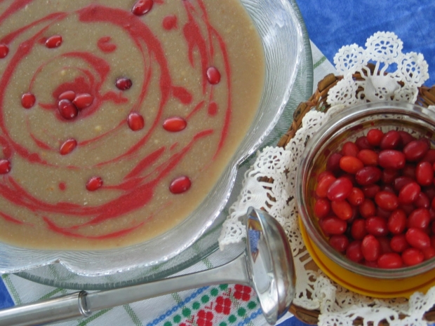 Come fare la tarhana ai mirtilli con la calce? Ricetta deliziosa della minestra dal tarhana del mirtillo rosso