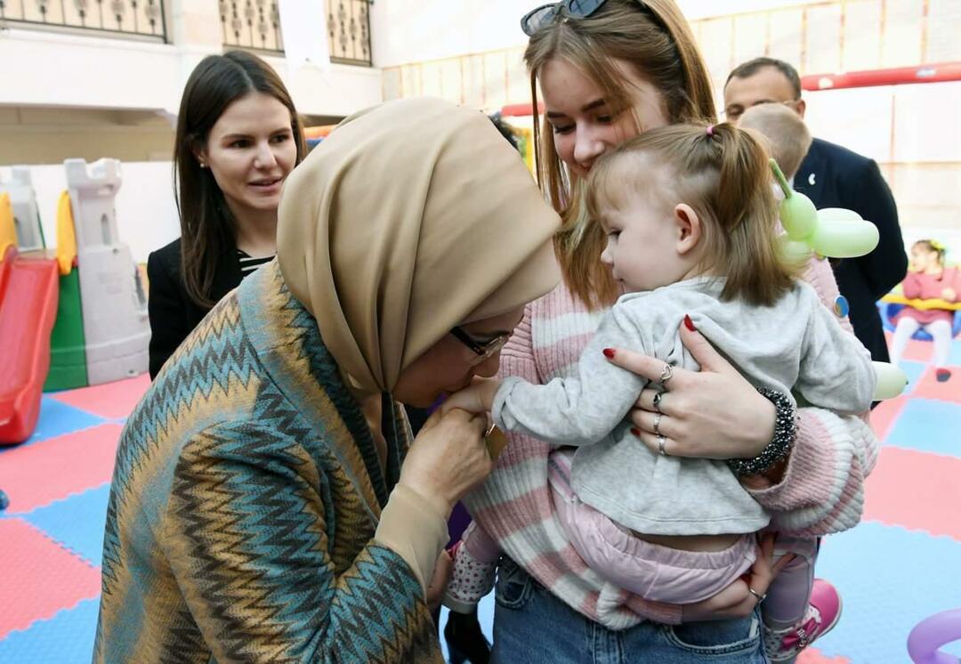 Emine Erdoğan ha incontrato i bambini orfani ucraini