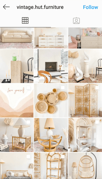 screenshot di esempio del feed instagram @ vintage.hut.furniture che mostra la loro tinta gialla per lo stile antico di post di immagini in bianco, abbronzatura e colori neutri
