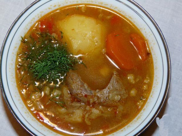 Come viene prodotta la zuppa uzbeka?