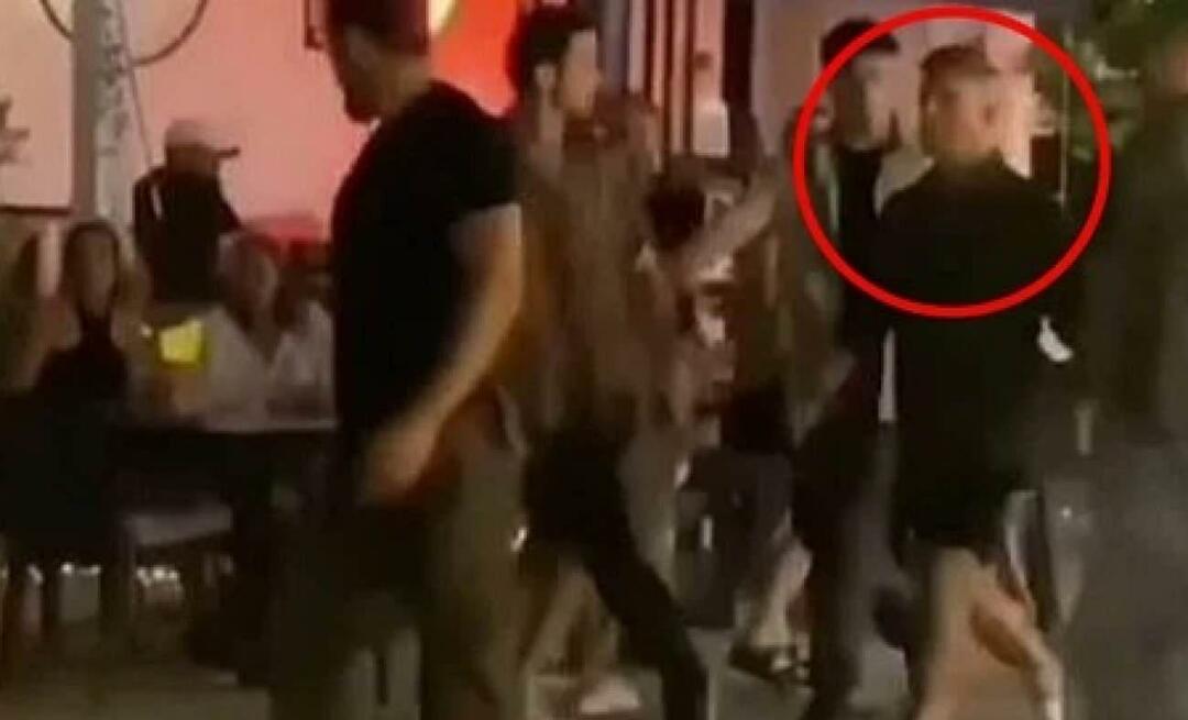 Immagine interessante di Özcan Deniz per le strade di Alaçatı: andava in giro con 10 guardie del corpo