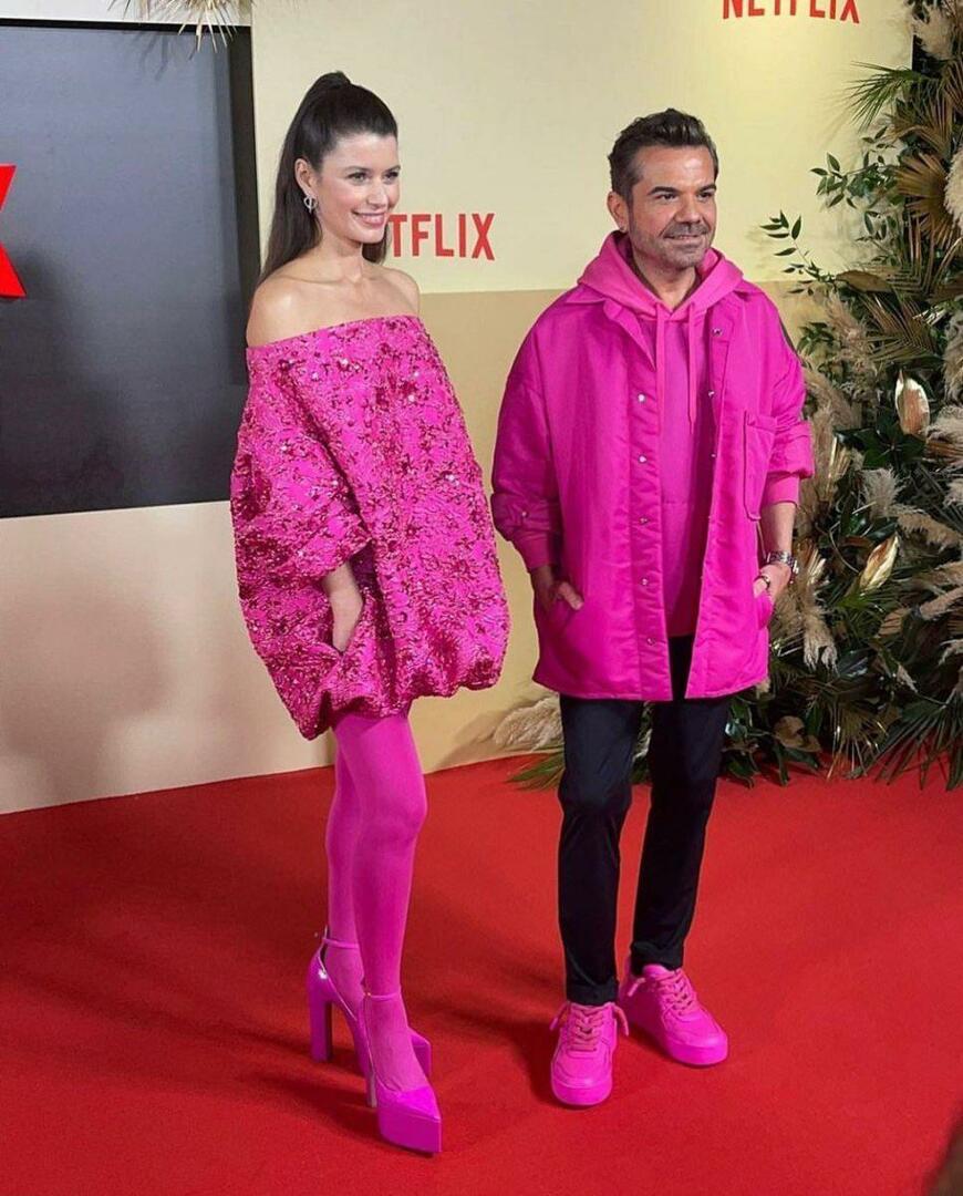 Beren Saat e Kenan Doğulu hanno scosso i social con la loro combinazione rosa