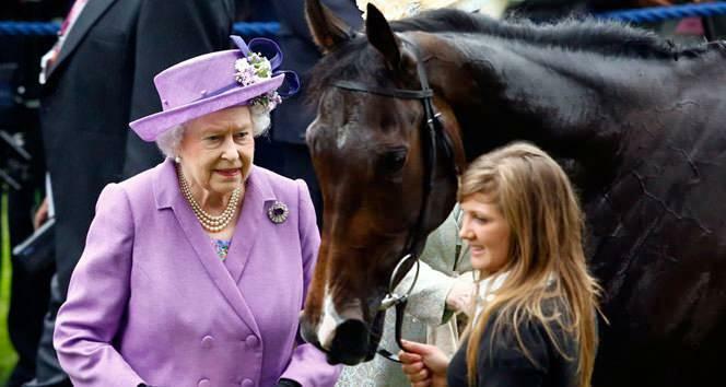 Regina Elisabetta e i suoi cavalli 