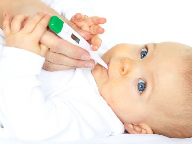 Come ridurre la febbre nei neonati