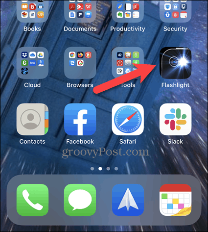 Premi a lungo un'icona nella schermata principale di iPhone