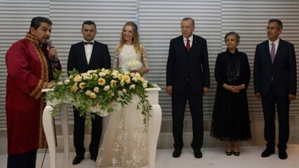 Il presidente Erdogan si è unito al matrimonio di 2 coppie